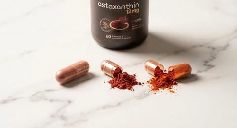 Capsule pullulan Astaxanthin BioCORE™ 12mg — pigment roșu-portocaliu natural din Haematococcus pluvialis